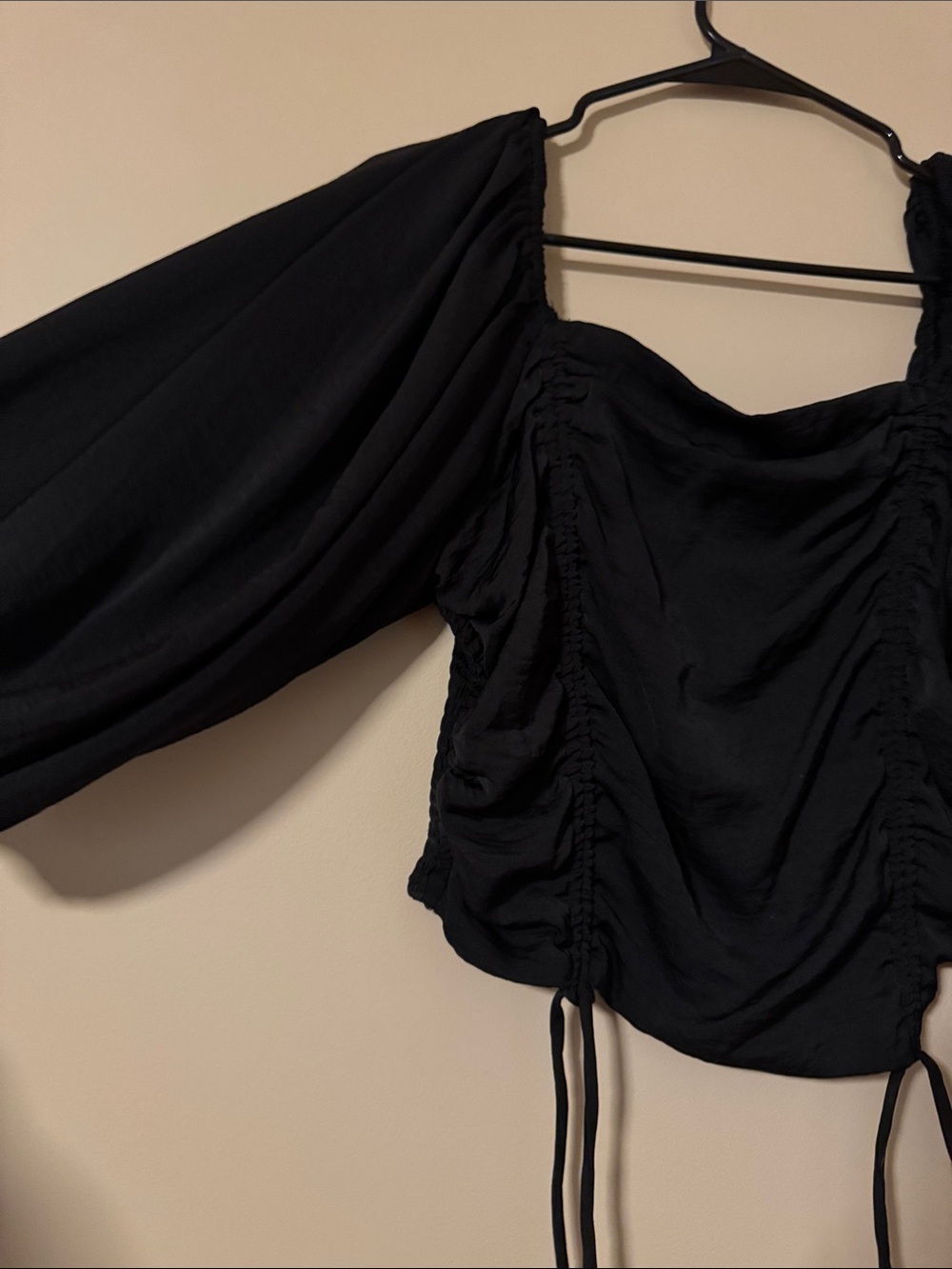Women’s Black Ruched Long-Sleeve Crop Top, L - Picture 2 of 4